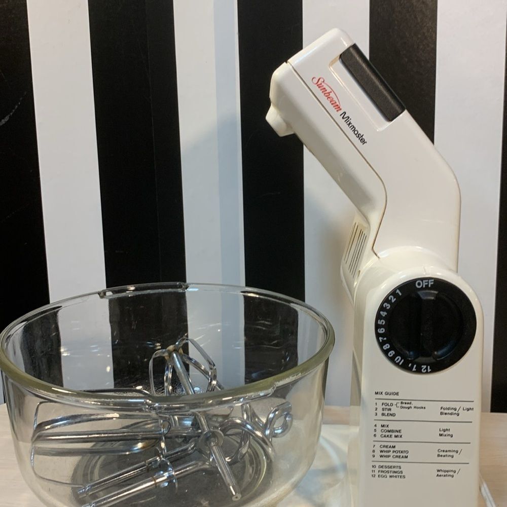 Vintage 70s Sunbeam Mixmaster Electric Mixer 2 Glass Bowls/Beater / Dough Hook - Picture 16 of 16